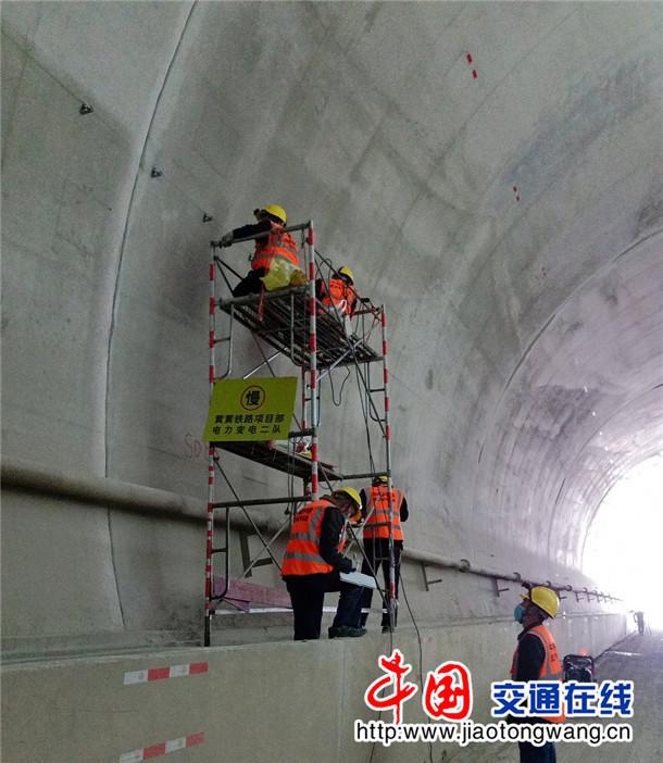 黄黄高铁隧道照明工程施工全面展开