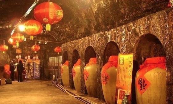 酒尽留心：白酒别乱买，窖藏酒和洞藏酒有区别，哪种更香你知道吗